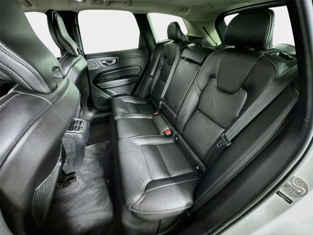 2023 Volvo XC60 Ultimate Dark Theme