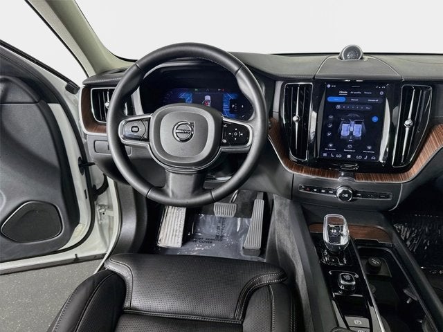 2023 Volvo XC60 Ultimate Dark Theme