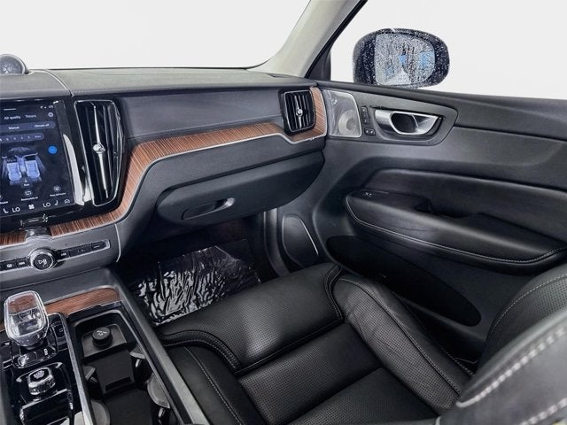 2023 Volvo XC60 Ultimate Dark Theme