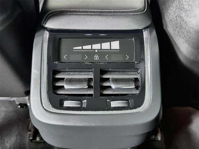 2023 Volvo XC60 Ultimate Dark Theme