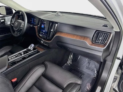 2023 Volvo XC60 Ultimate Dark Theme