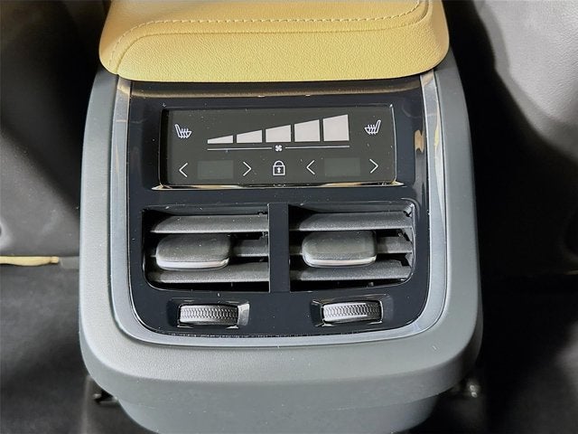 2023 Volvo XC60 Ultimate Dark Theme