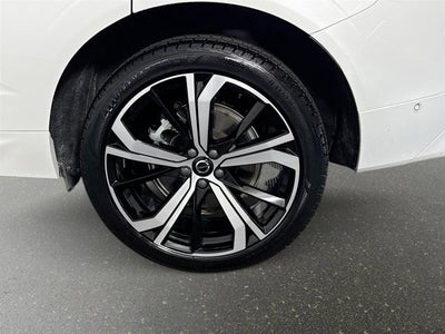 2023 Volvo XC60 Ultimate Dark Theme
