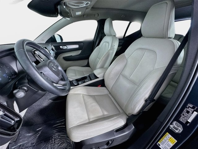 2021 Volvo XC40 Momentum