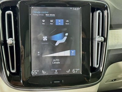 2021 Volvo XC40 Momentum