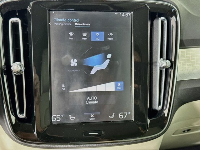2021 Volvo XC40 Momentum