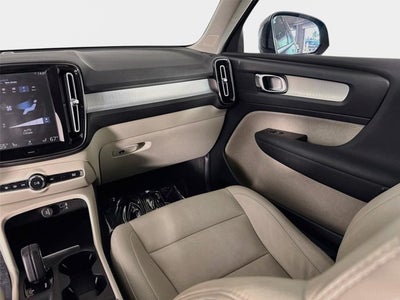 2021 Volvo XC40 Momentum