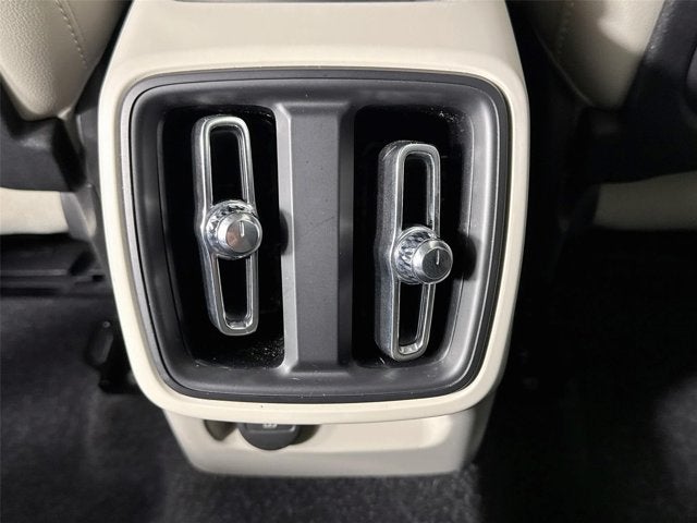 2021 Volvo XC40 Momentum
