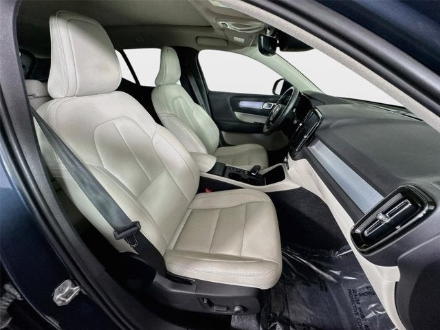 2021 Volvo XC40 Momentum