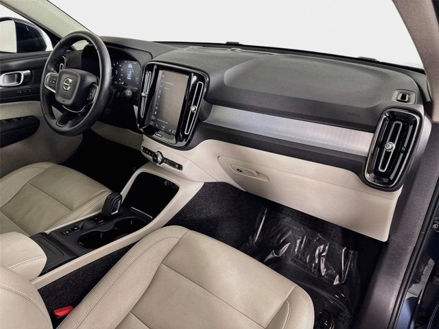 2021 Volvo XC40 Momentum