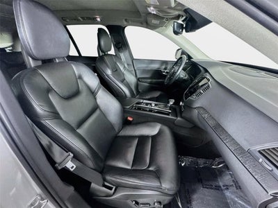 2020 Volvo XC90 Momentum