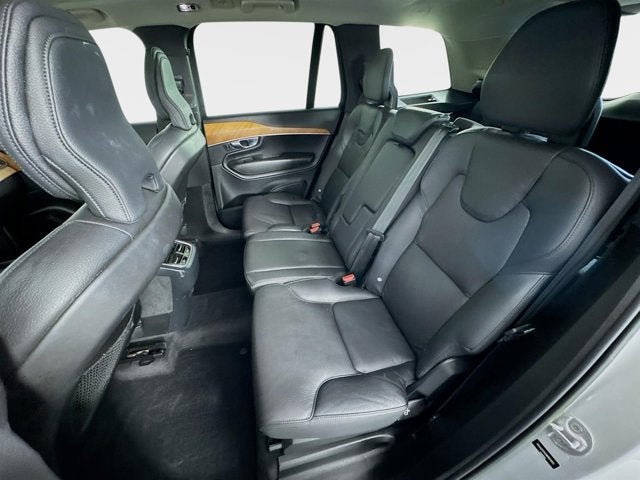 2022 Volvo XC90 Momentum
