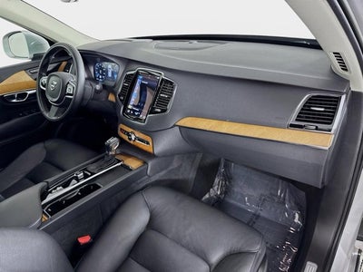 2022 Volvo XC90 Momentum