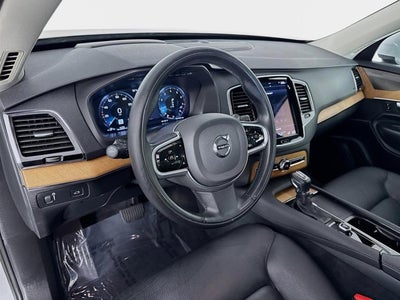 2022 Volvo XC90 Momentum
