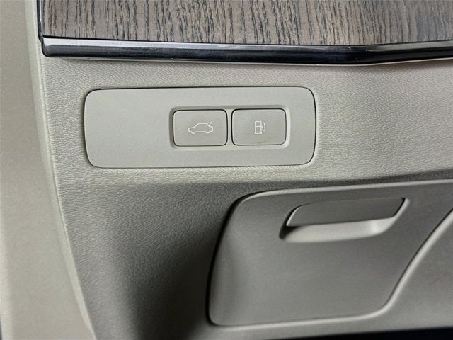 2024 Volvo XC90 Recharge Plug-In Hybrid Plus Bright Theme