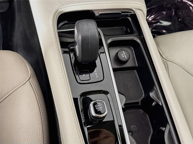 2024 Volvo XC90 Recharge Plug-In Hybrid Plus Bright Theme