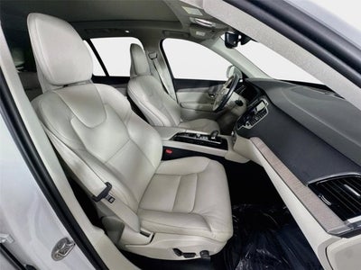 2024 Volvo XC90 Recharge Plug-In Hybrid Plus Bright Theme