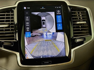2024 Volvo XC90 Recharge Plug-In Hybrid Ultimate Bright Theme