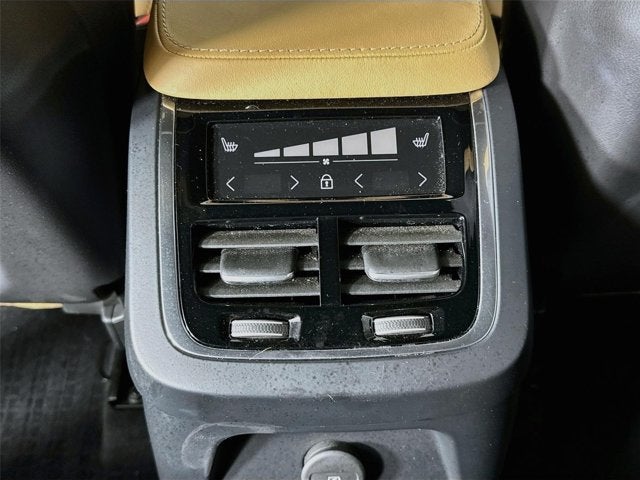 2024 Volvo XC90 Recharge Plug-In Hybrid Ultimate Bright Theme