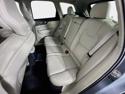 2024 Volvo XC60 Recharge Plug-In Hybrid Ultimate Dark Theme