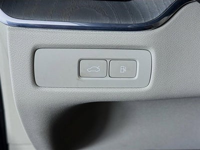 2023 Volvo XC60 Recharge Plug-In Hybrid Plus Bright Theme