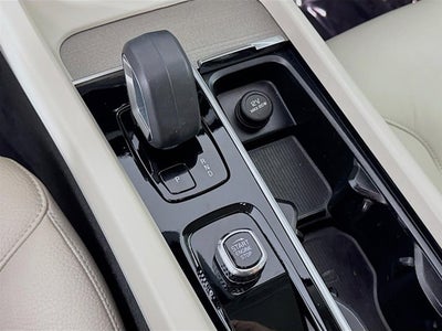 2023 Volvo XC60 Recharge Plug-In Hybrid Plus Bright Theme