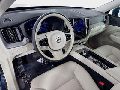 2023 Volvo XC60 Recharge Plug-In Hybrid Plus Bright Theme