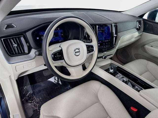 2023 Volvo XC60 Recharge Plug-In Hybrid Plus Bright Theme