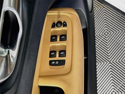 2023 Volvo XC60 Recharge Plug-In Hybrid Ultimate Dark Theme