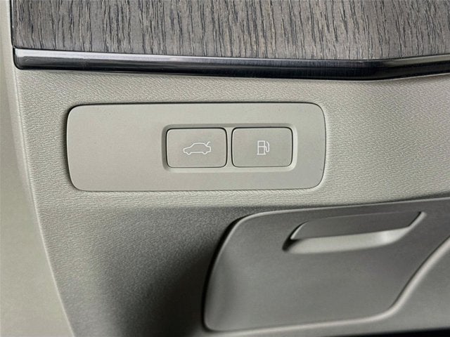 2025 Volvo XC90 Plug-In Hybrid Plus