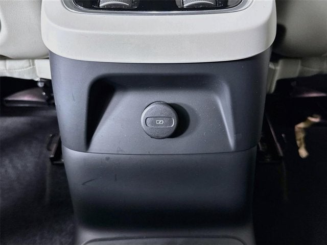 2025 Volvo XC90 Plug-In Hybrid Plus