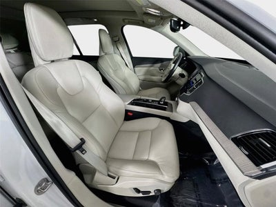 2025 Volvo XC90 Plug-In Hybrid Plus