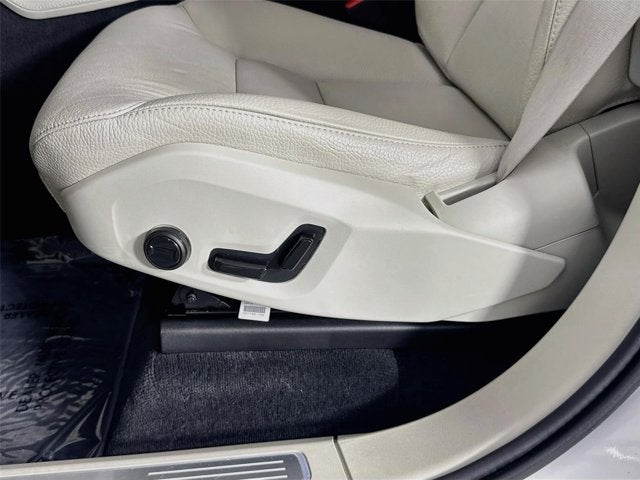 2025 Volvo XC90 Plug-In Hybrid Plus