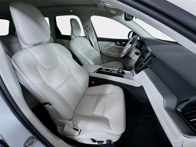 2025 Volvo XC60 Plug-In Hybrid Plus