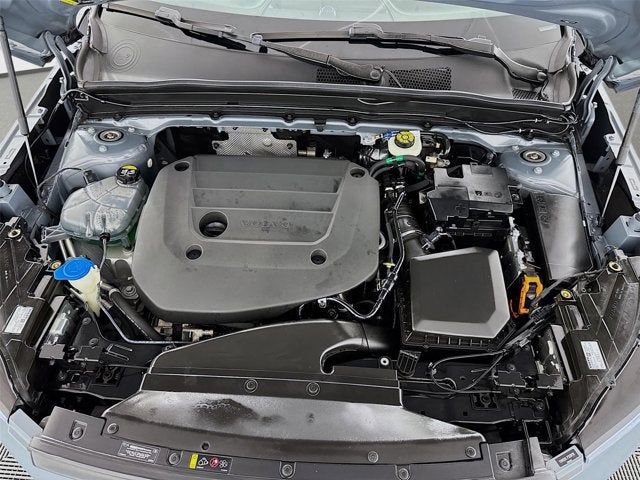 2023 Volvo XC40 Plus Dark Theme