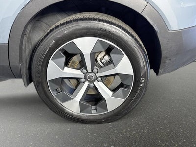 2023 Volvo XC40 Plus Dark Theme