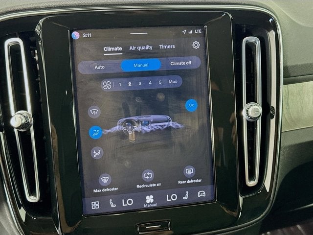 2023 Volvo XC40 Ultimate Dark Theme