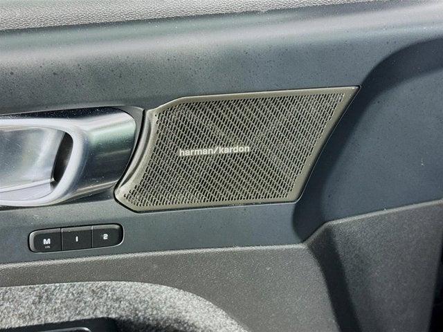 2023 Volvo XC40 Ultimate Dark Theme