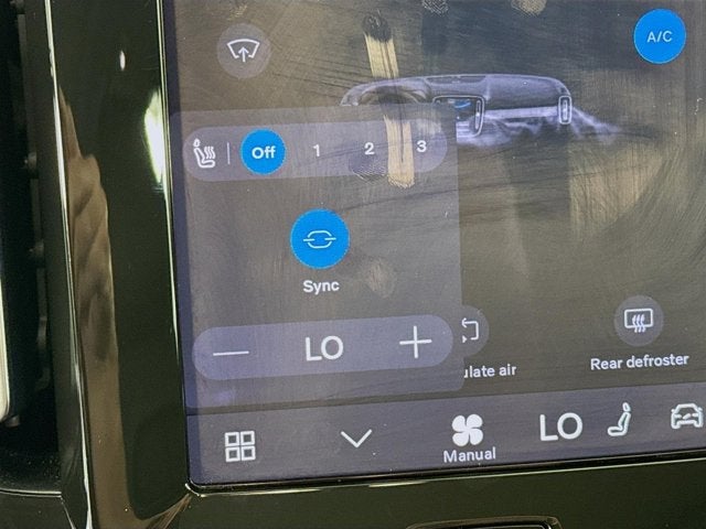 2023 Volvo XC40 Ultimate Dark Theme