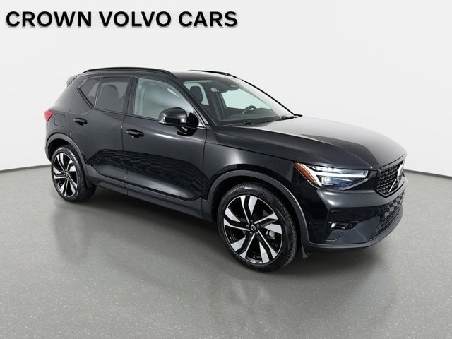 2023 Volvo XC40 Ultimate Dark Theme