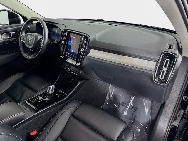 2023 Volvo XC40 Ultimate Dark Theme