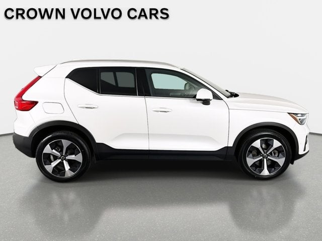 2023 Volvo XC40 Plus Bright Theme