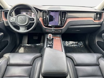 2023 Volvo XC60 Ultimate Bright Theme