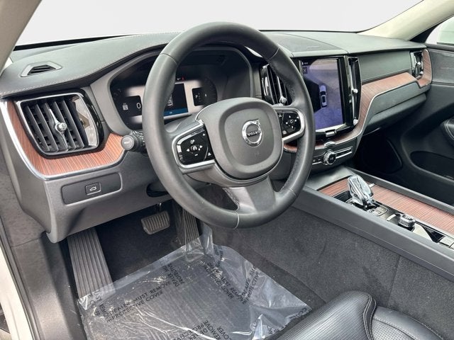 2023 Volvo XC60 Ultimate Bright Theme