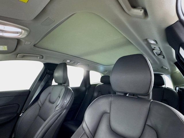 2023 Volvo XC60 Ultimate Bright Theme