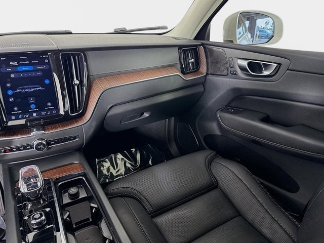 2023 Volvo XC60 Ultimate Bright Theme