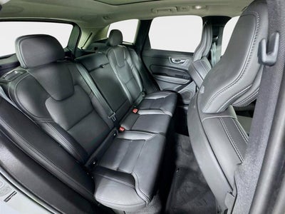 2023 Volvo XC60 Ultimate Bright Theme