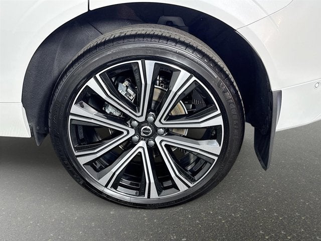 2023 Volvo XC60 Ultimate Bright Theme