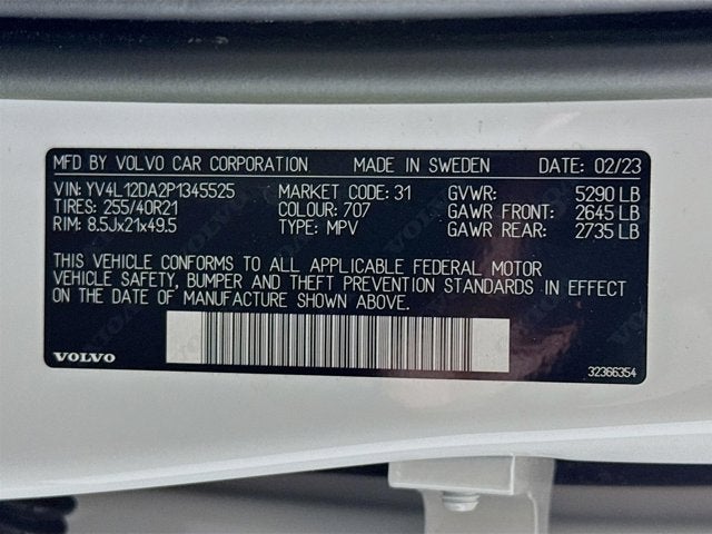 2023 Volvo XC60 Ultimate Bright Theme