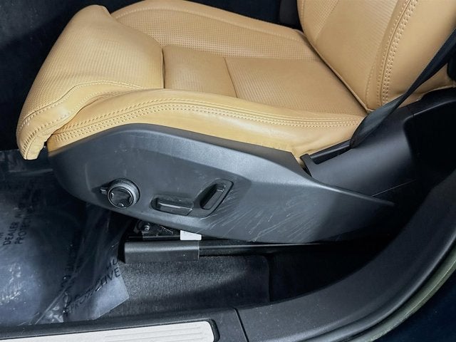 2023 Volvo XC60 Ultimate Bright Theme